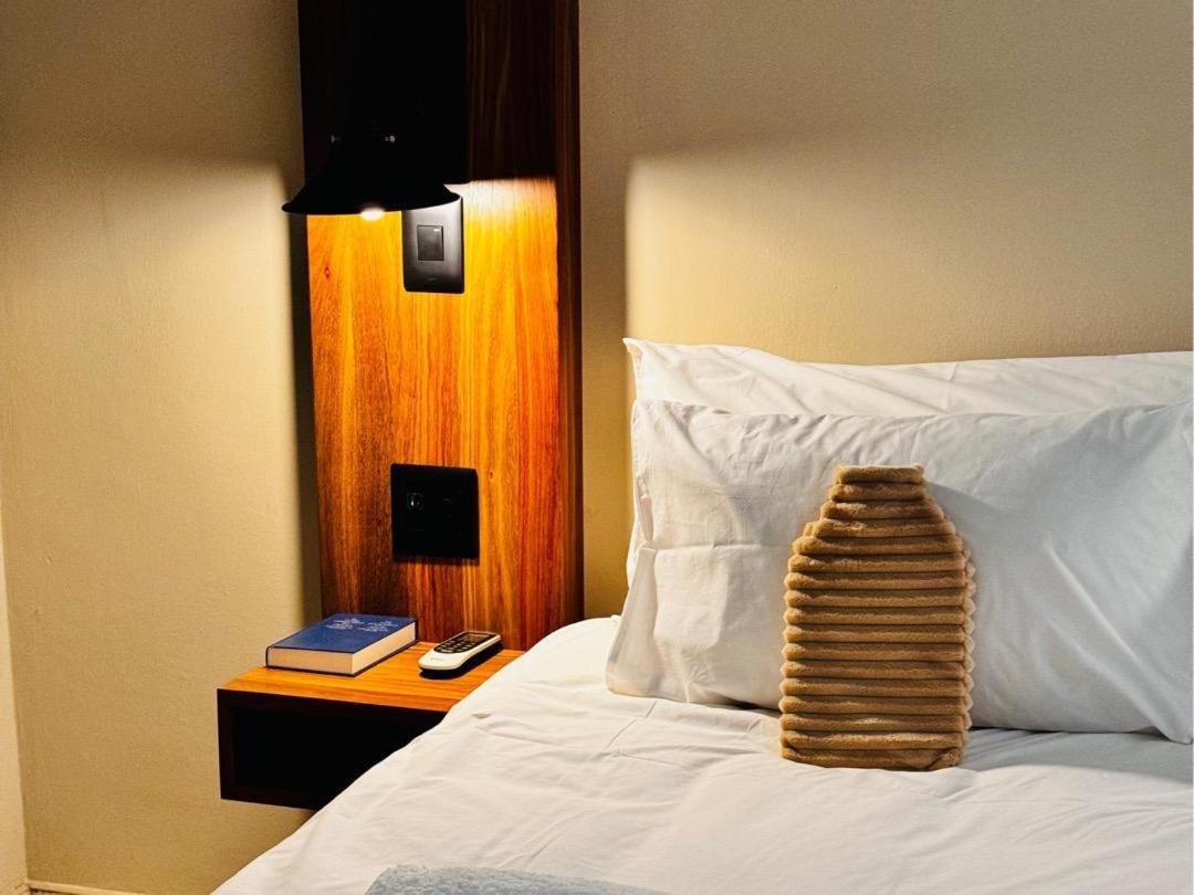 Flying Ostrich Guesthouse & Self-Catering Accommodation Mariental Værelse billede