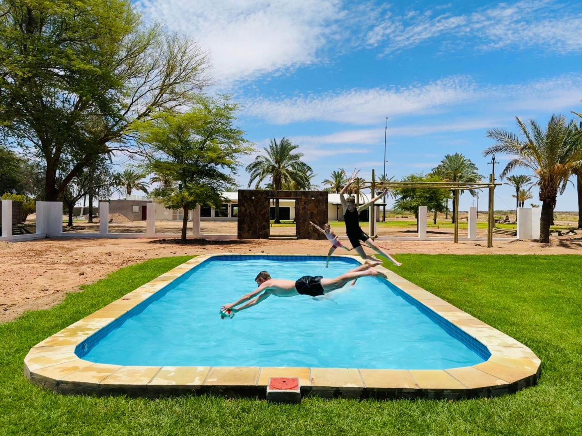 Flying Ostrich Guesthouse & Self-Catering Accommodation Mariental Eksteriør billede